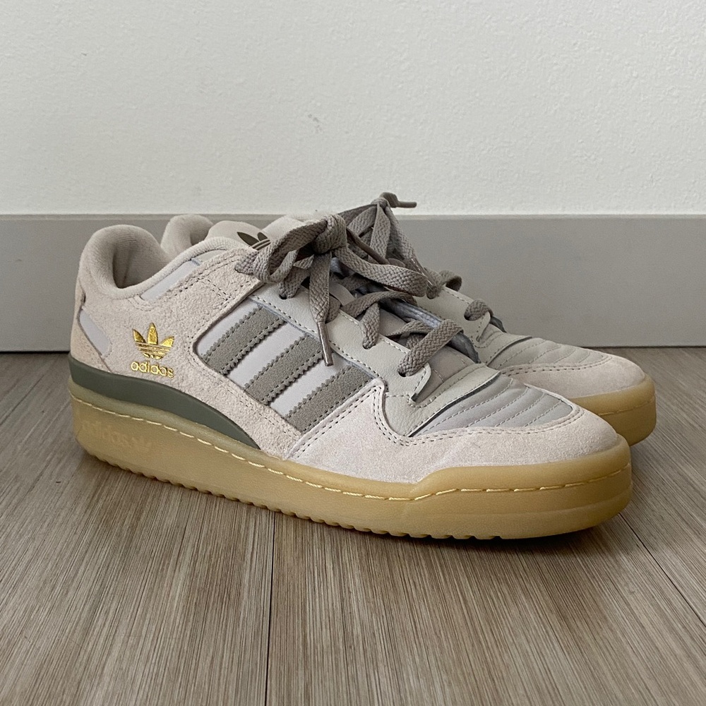 LIKE NEW Adidas Originals ‘Forum Low CL’ in TALC/SESAME/CLAY colorway